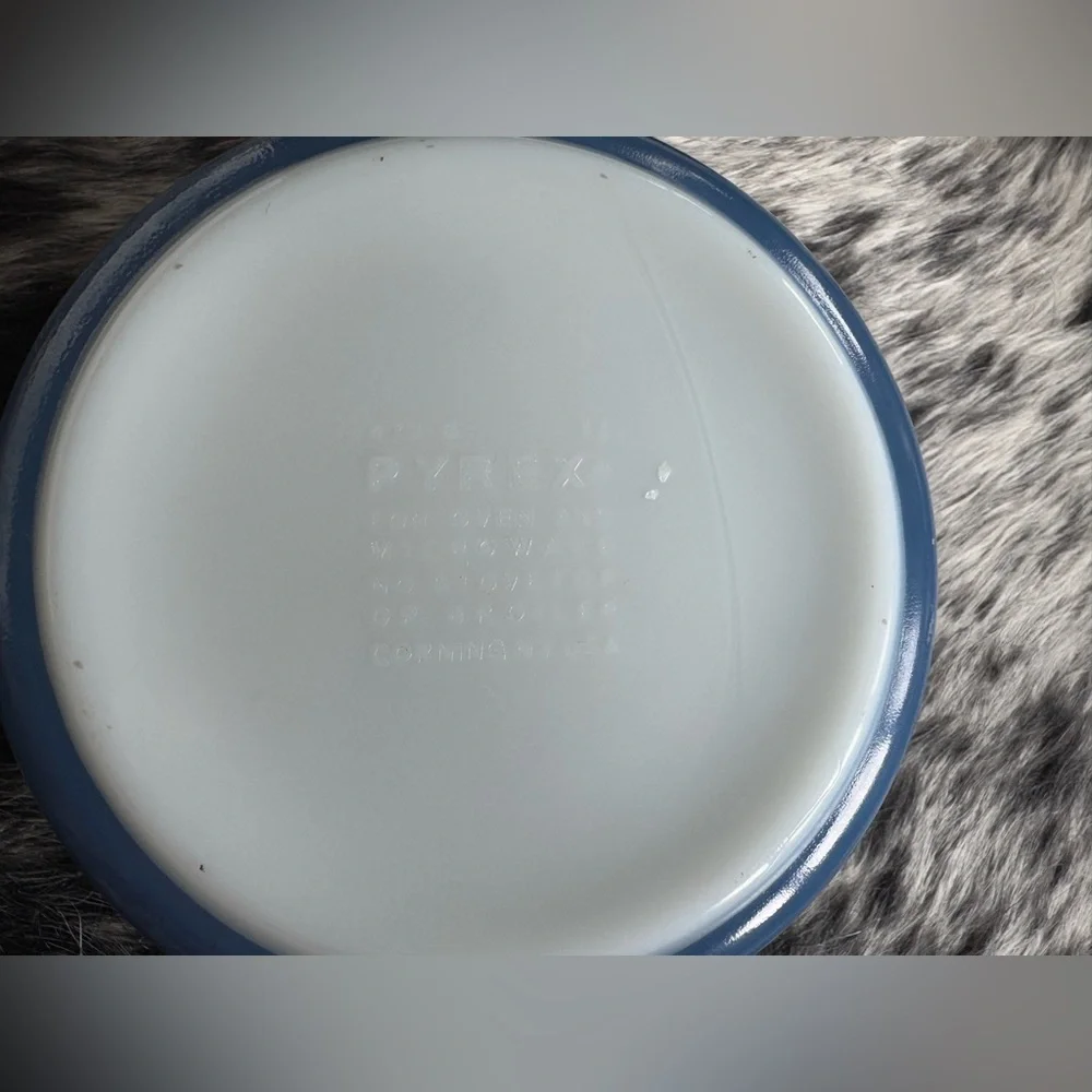 Pyrex Colonial Mist Casserole Dish - Picture 4 of 4